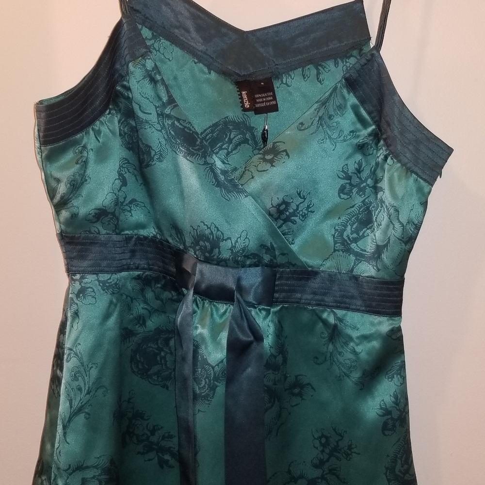 🥳 Host Pick! NWT Teal floral silk top